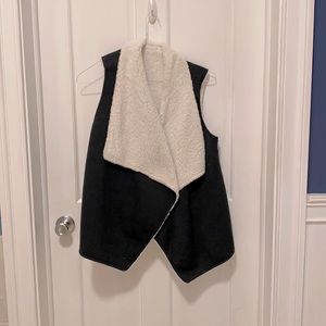 Reversible Sherpa vest Grey & Cream
